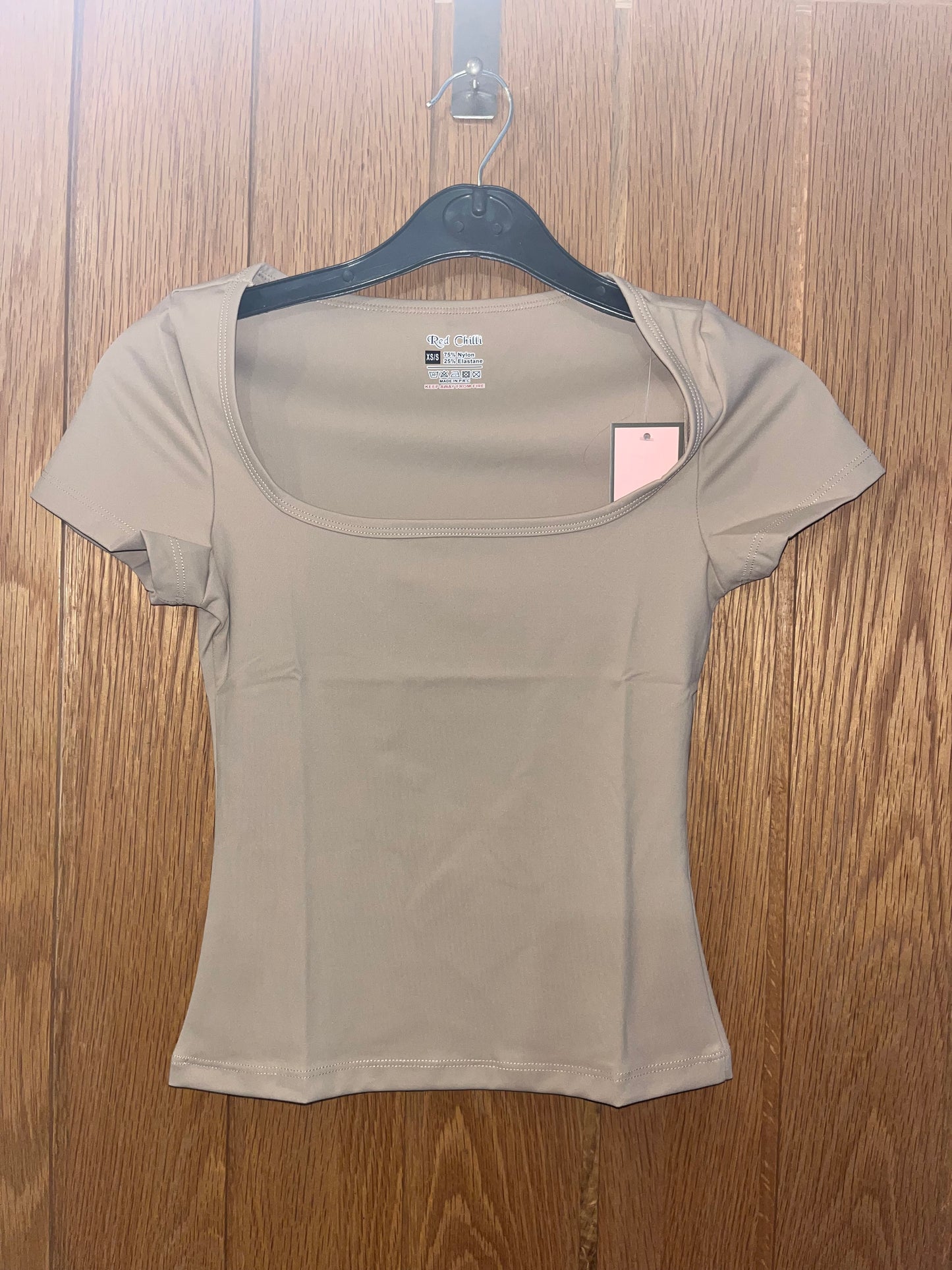 Scoop neck short sleeve slinky top