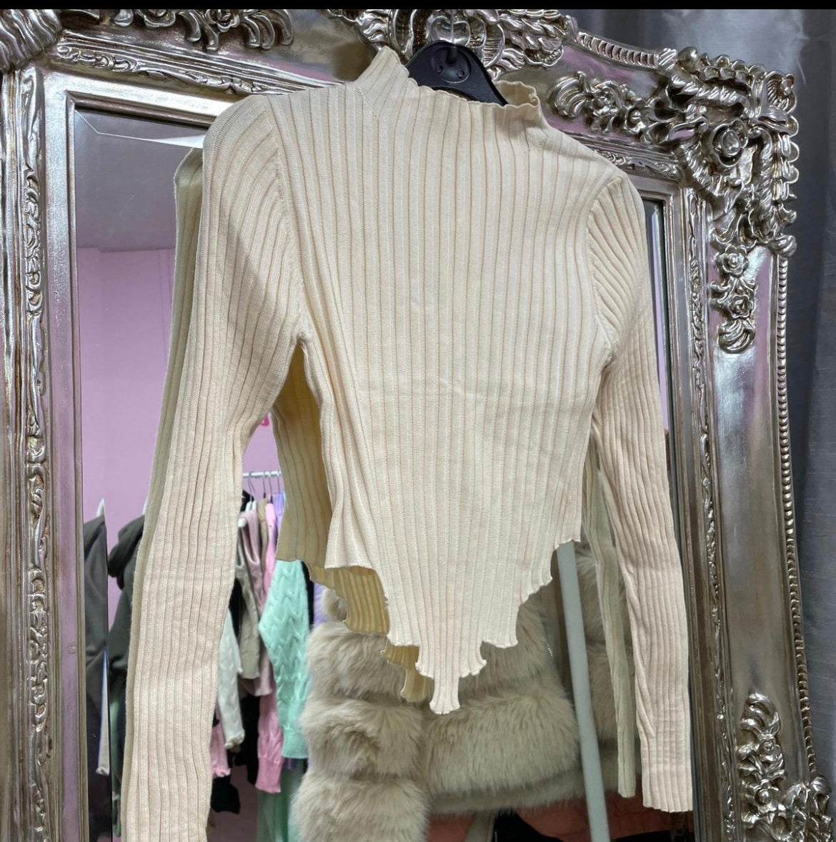 Kayla knitted hem dip tops