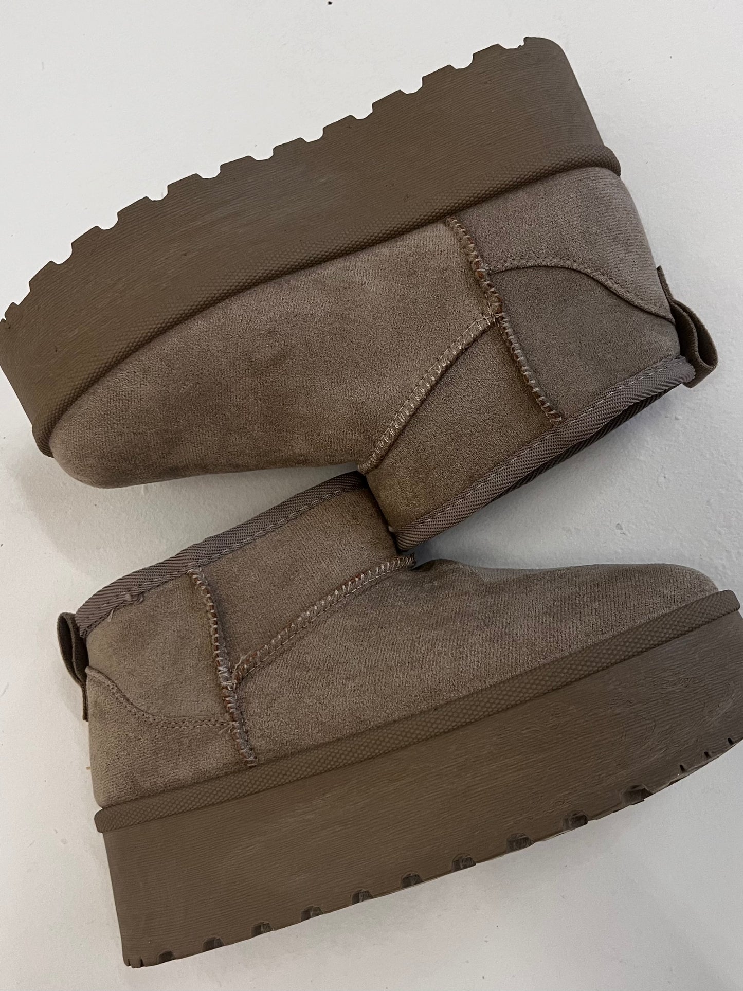 Chunky fleece-lined mushroom platform boots