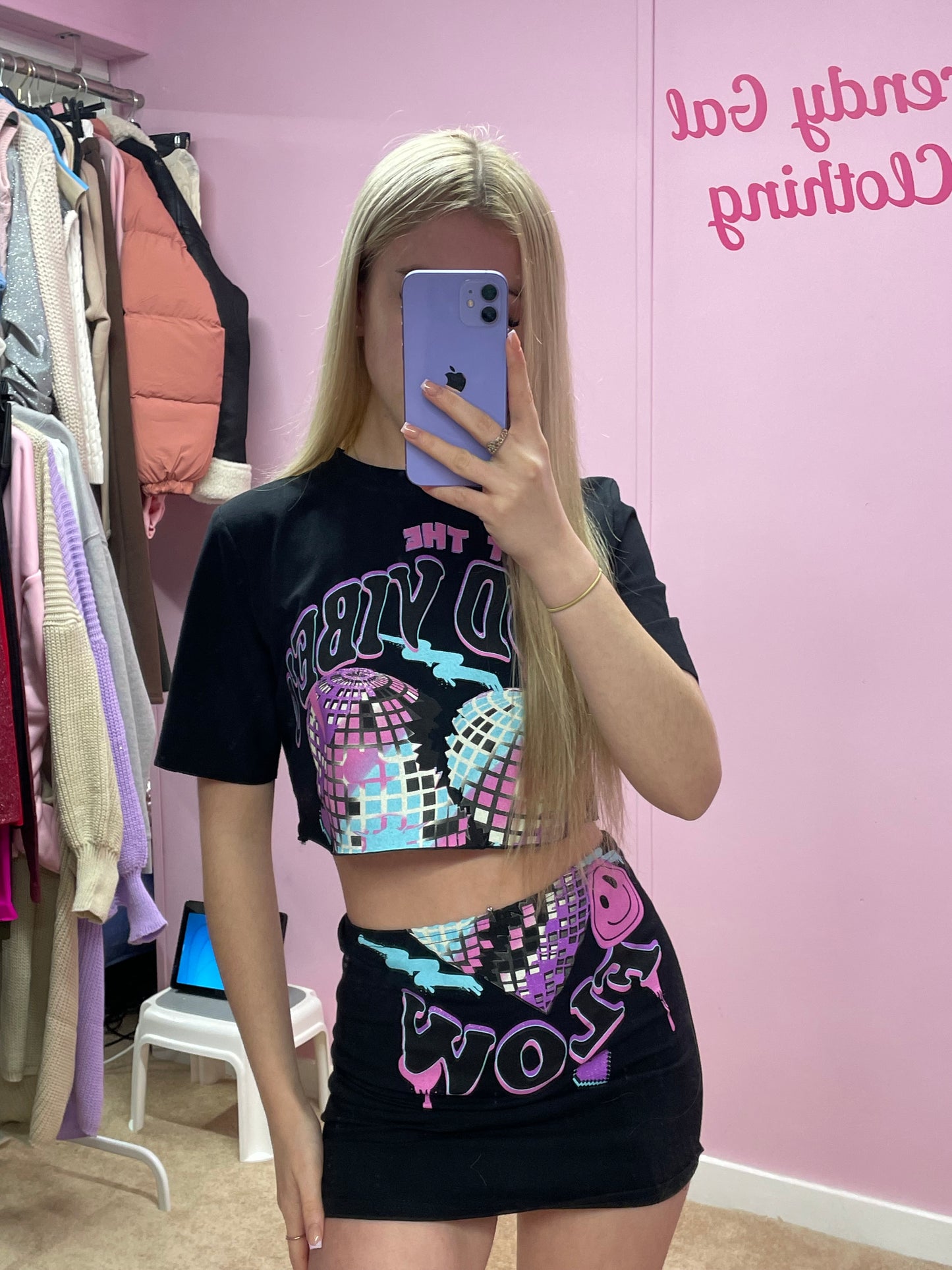 Let the good vibes flow rave set