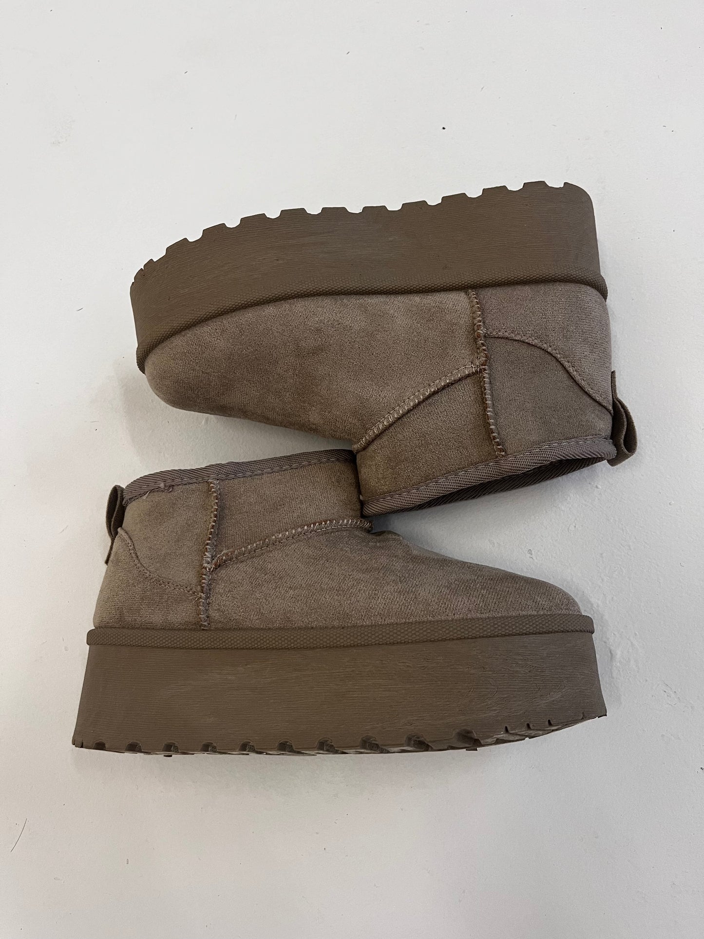 Chunky fleece-lined mushroom platform boots
