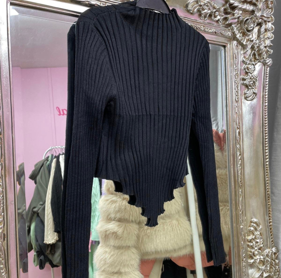 Kayla knitted hem dip tops