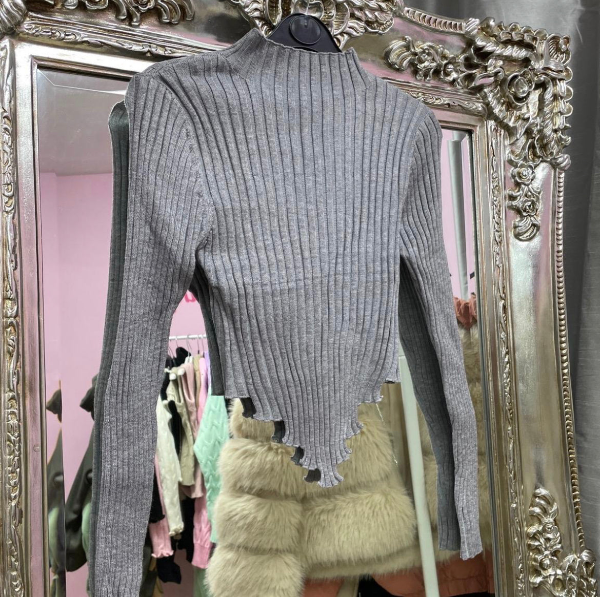 Kayla knitted hem dip tops