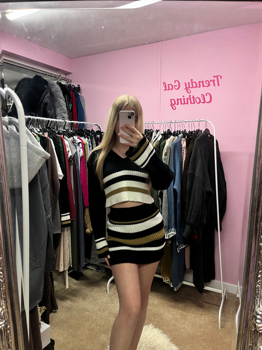 Knitted v neck crop top and skirt set
