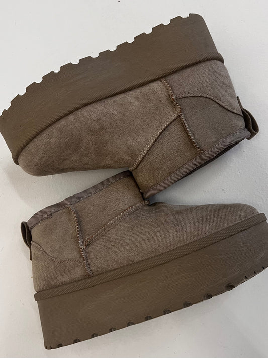 Chunky fleece-lined mushroom platform boots