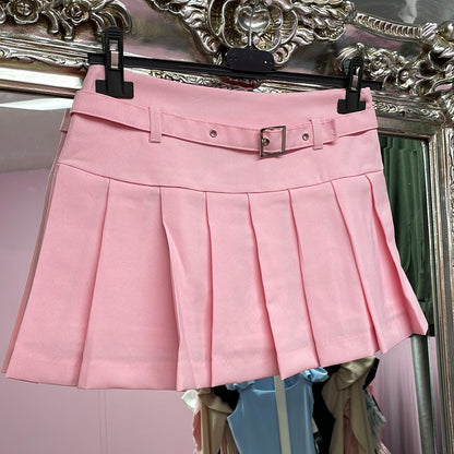 Low waisted pleated zip up skort with attached belt