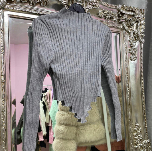 Kayla knitted hem dip tops
