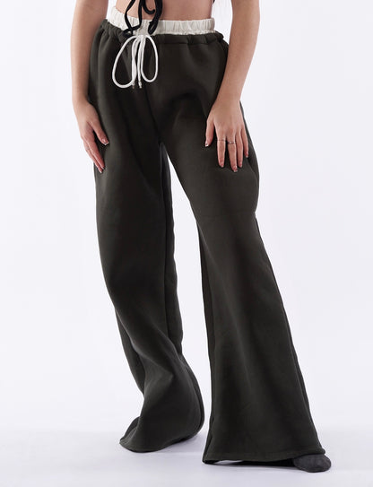 Wide leg jogger with pull in drawstrings