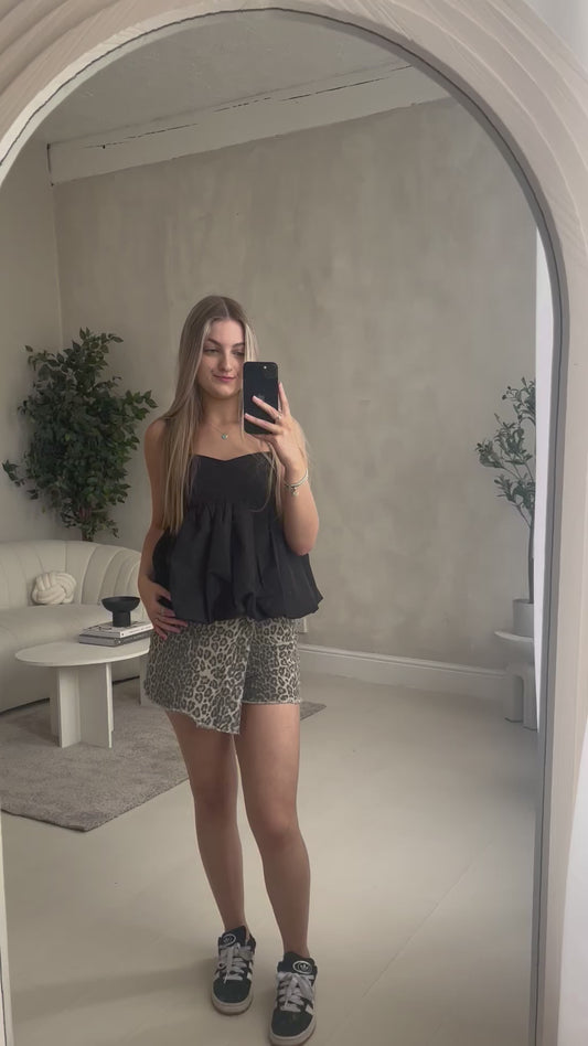 Stretchy leopard print skort