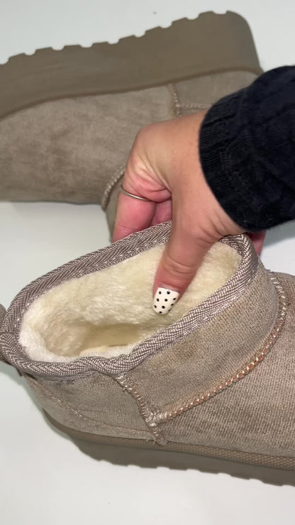 Chunky fleece-lined mushroom platform boots